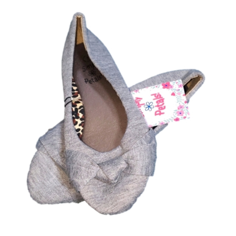 𝅺Girl's grey slip on shoes with bows NEW